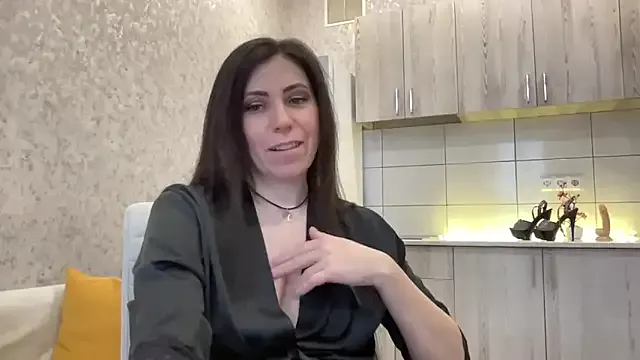 Freechat HotyWinter on StripChat