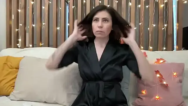 Freechat HotyWinter on StripChat