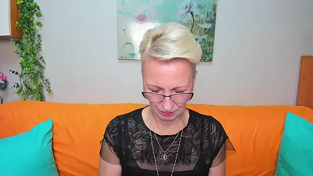 Freechat iamyourdream89 on StripChat