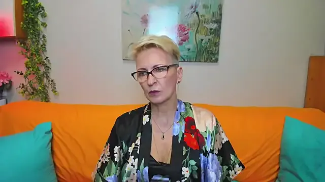 Freechat iamyourdream89 on StripChat