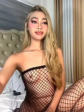 Innocent_yanixx69 on StripChat