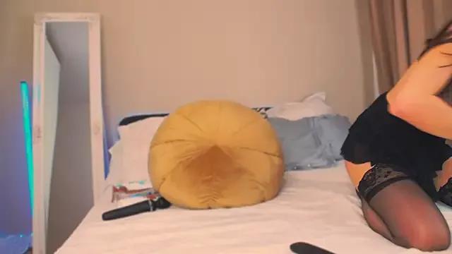 InsideMia — last tipper gets toy control 5 min