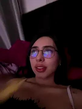 Freechat isabella_jade on StripChat
