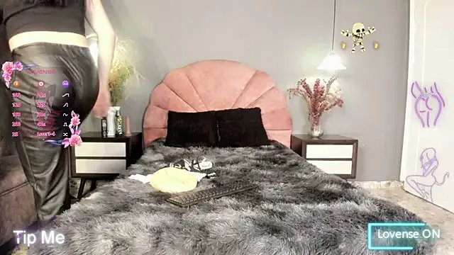 Freechat isadoraallen_1 on StripChat