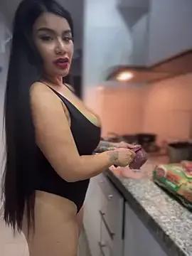 Freechat Issane_Peru on StripChat