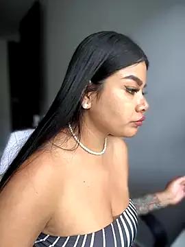 Freechat Issane_Peru on StripChat