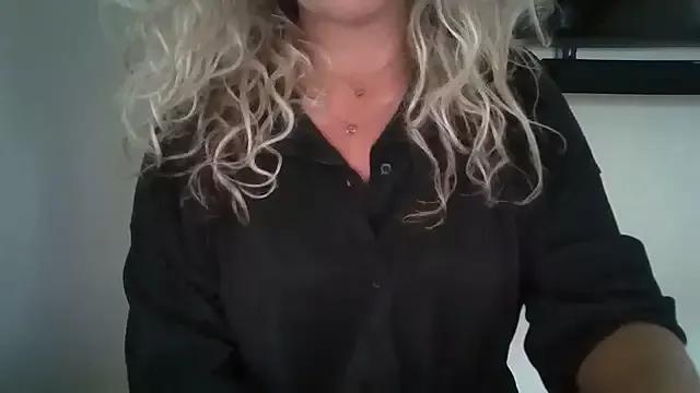 JenniLowen on StripChat