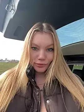 Freechat justmilaa on StripChat