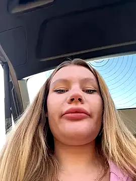 Freechat justmilaa on StripChat