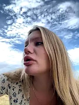 Freechat justmilaa on StripChat