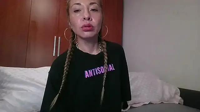 Freechat KarolinaReaper on StripChat