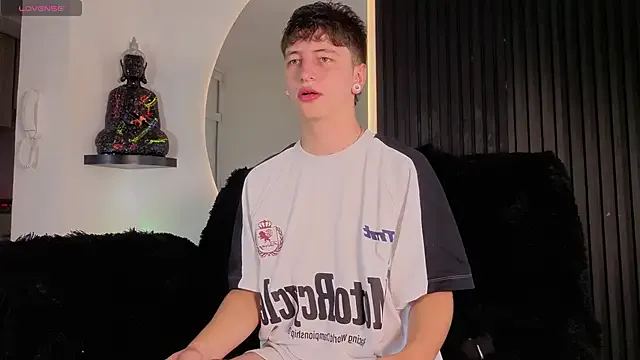 Freechat Ken-boy_ on StripChat