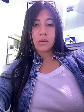 Freechat kim_monti on StripChat