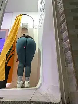 Freechat kim_monti on StripChat