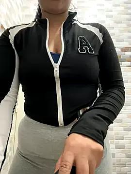 Freechat kim_monti on StripChat