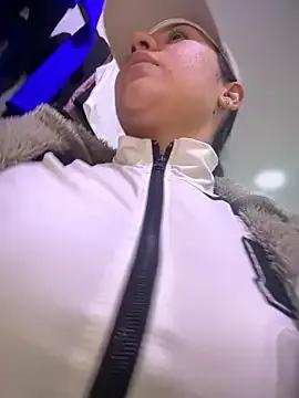 Freechat kim_monti on StripChat