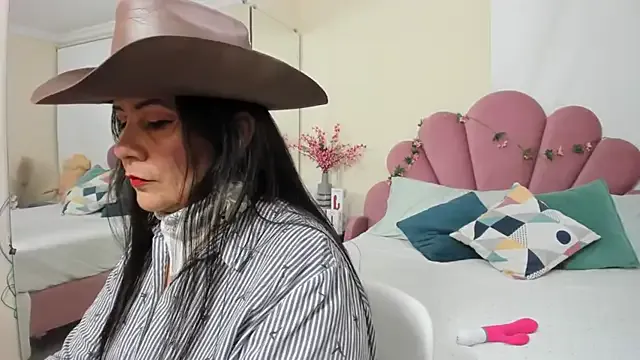 Freechat kiraGeiner on StripChat