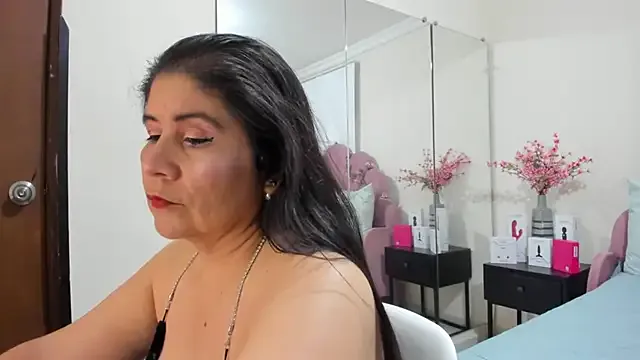 Freechat kiraGeiner on StripChat