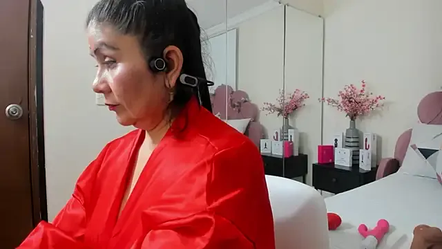 Freechat kiraGeiner on StripChat