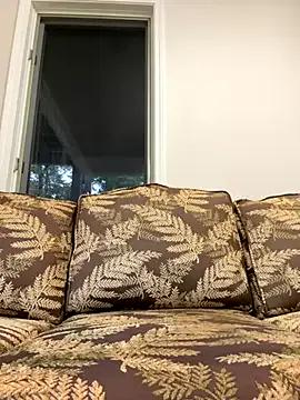 Freechat kittycumsforu on StripChat