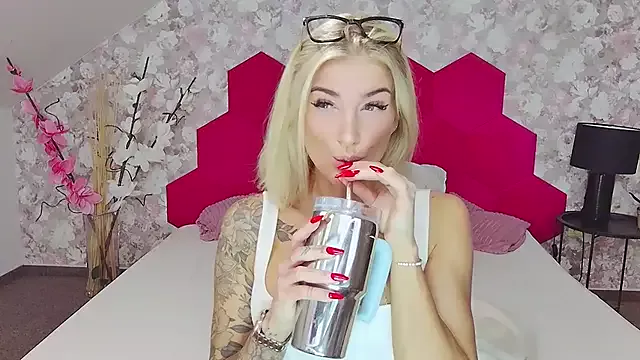 Freechat Lia_Benini on StripChat