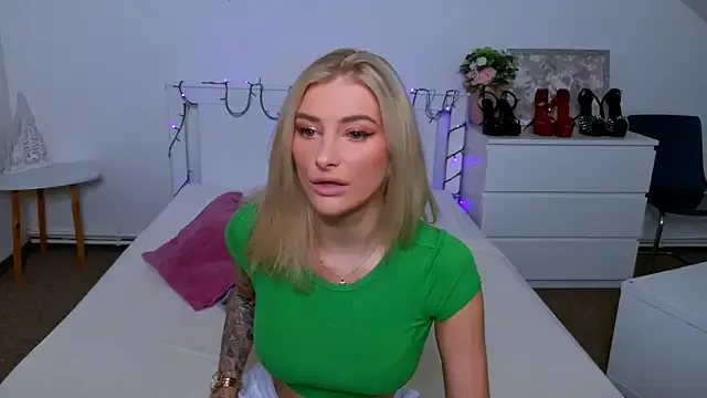 Freechat Lia_Benini on StripChat