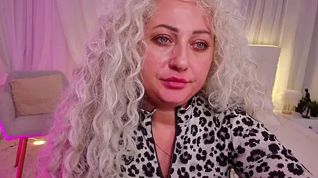 Lilit_1Love on StripChat 