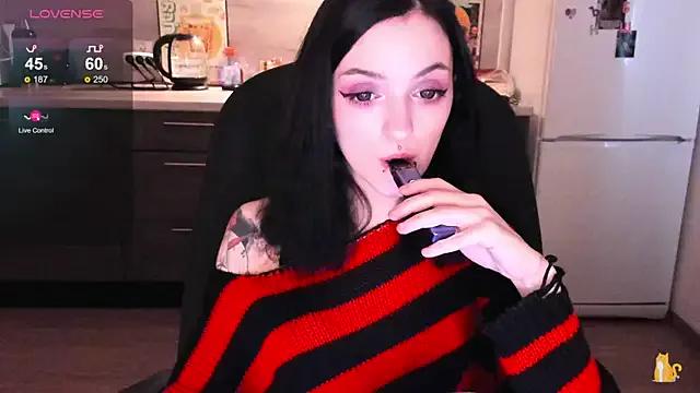 Freechat linaa__tyaan on StripChat