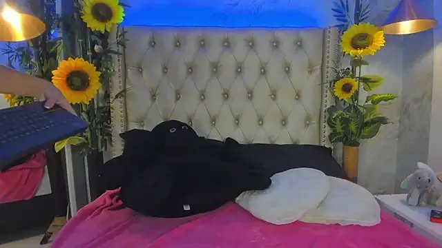 Freechat LittleeJaz on StripChat