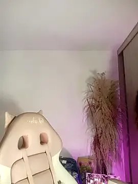 Freechat lovely_kitt on StripChat