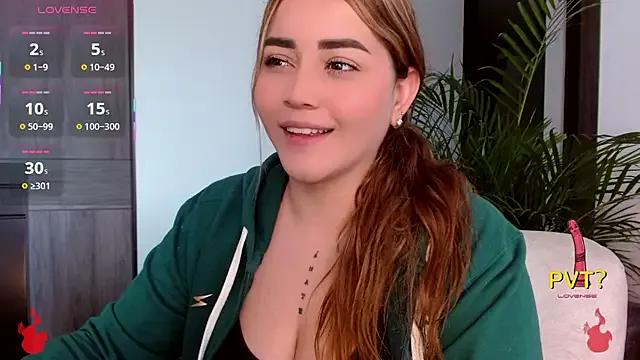 Lucia_star__ on StripChat