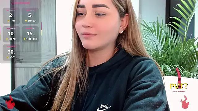 Lucia_star__ on StripChat