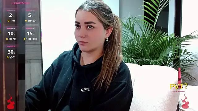 Lucia_star__ on StripChat