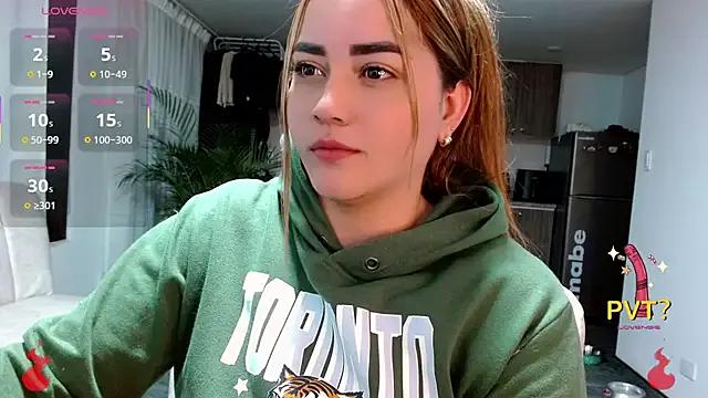 Lucia_star__ on StripChat