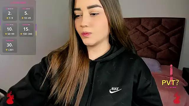 Lucia_star__ on StripChat