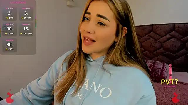 Lucia_star__ on StripChat