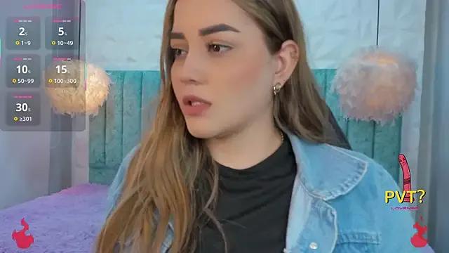 Lucia_star__ on StripChat