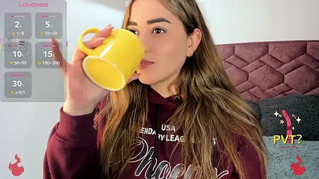 Lucia_star__ on StripChat