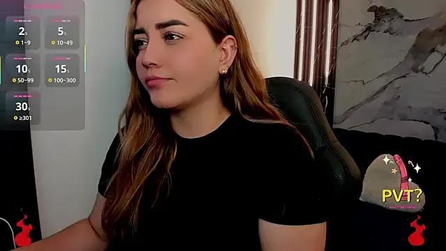 Lucia_star__ on StripChat