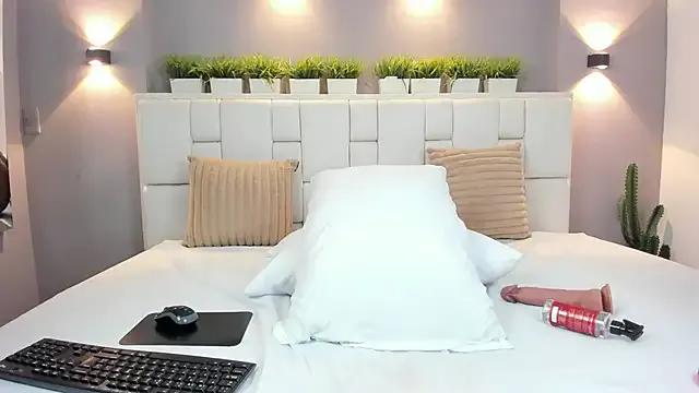 LunnaBlake on StripChat 