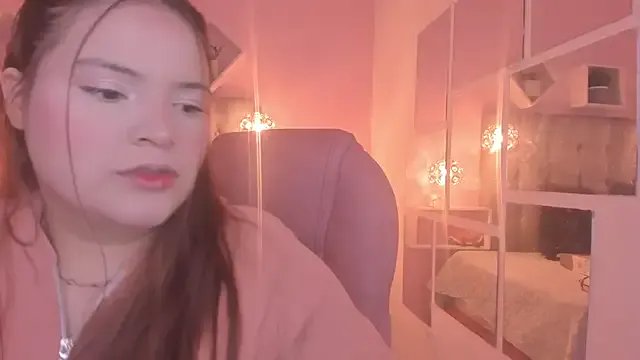 Freechat melanie_hh on StripChat