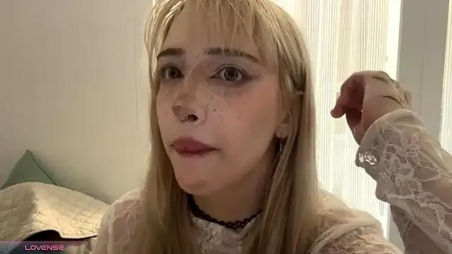 Freechat Milkmoriee on StripChat