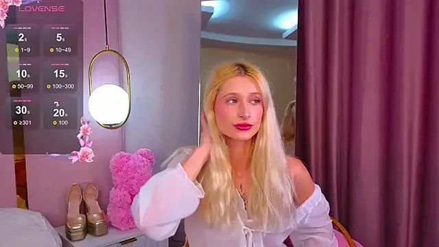 Freechat Monica_Leen on StripChat