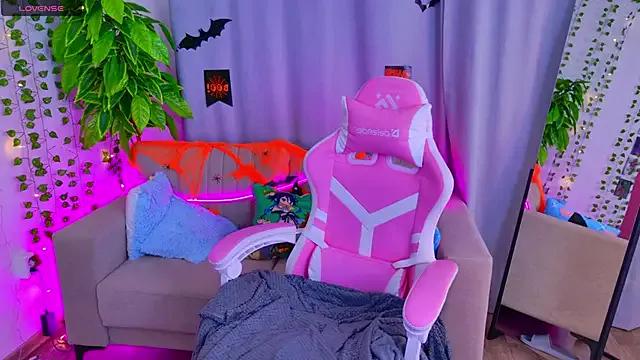 Freechat MonikaCarter on StripChat