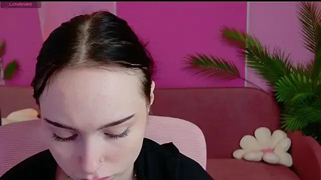 Freechat MonikaCarter on StripChat