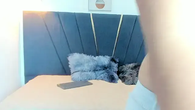 Freechat naomi_x0 on StripChat