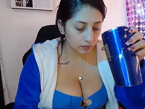 Freechat Nicol_V on StripChat