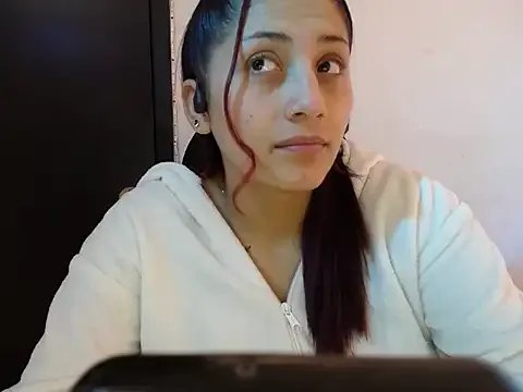 Freechat Nicol_V on StripChat