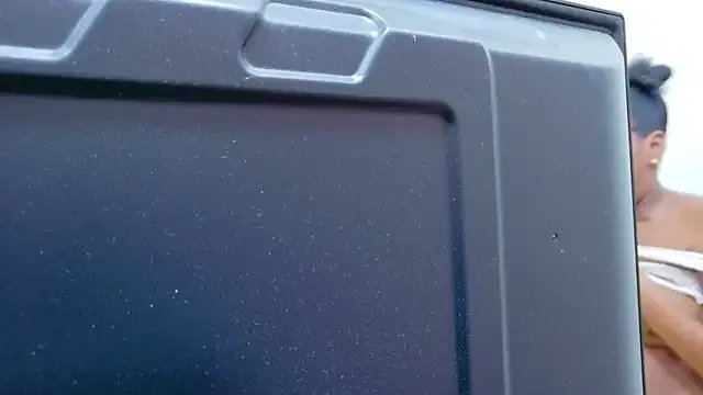 Freechat petitelittleebony on StripChat