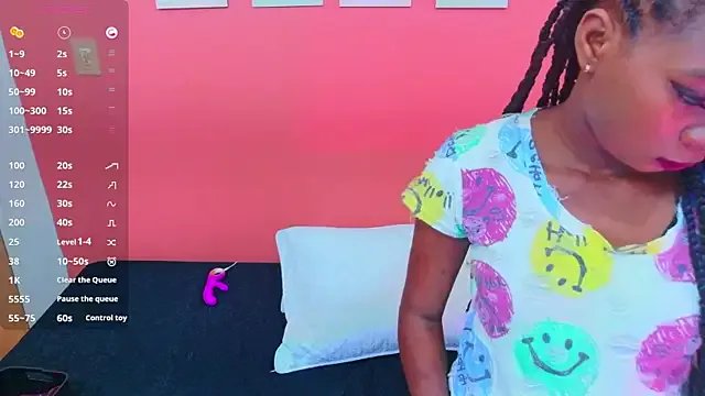 Freechat petitelittleebony on StripChat